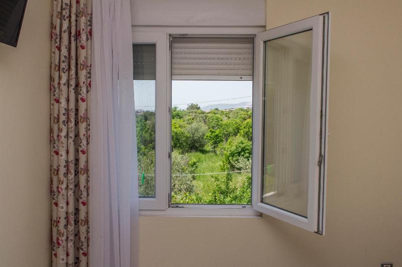 Small Double Room image 4