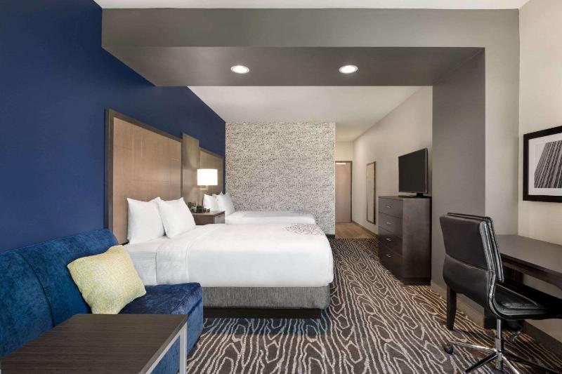 Queen Room with Two Queen Beds and Sofa Bed image 4