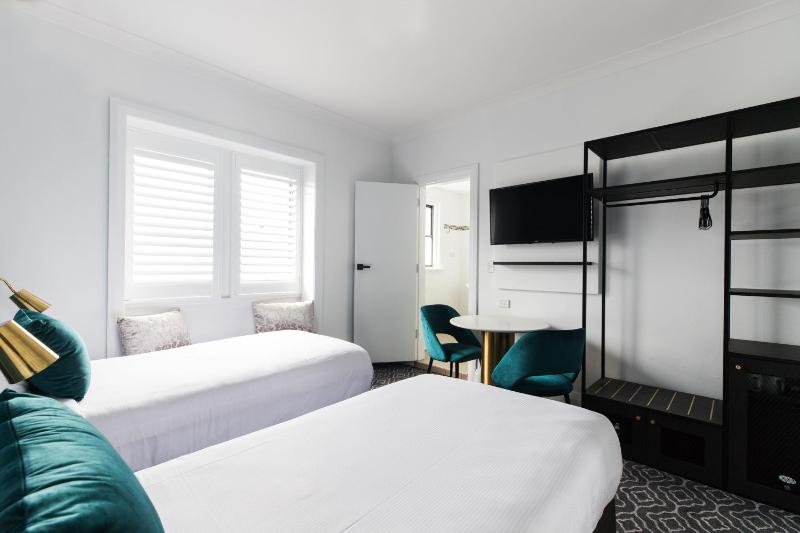 Twin or King Room image 4