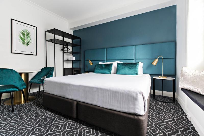Twin or King Room image 3