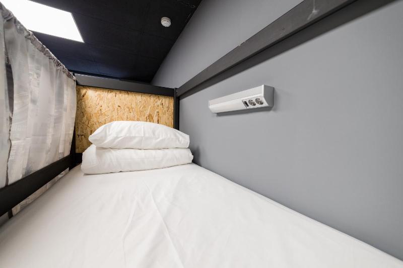 Bed in 8-Bed Mixed Dormitory Room image 1