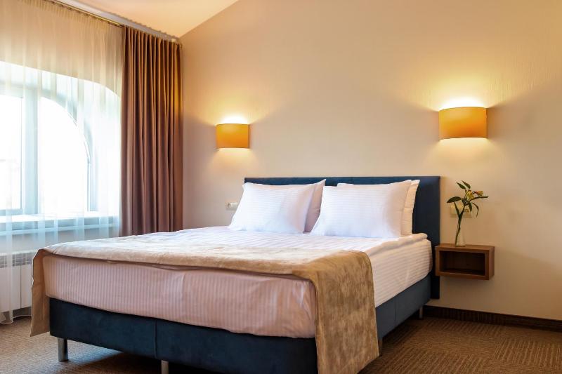 Deluxe Room image 3