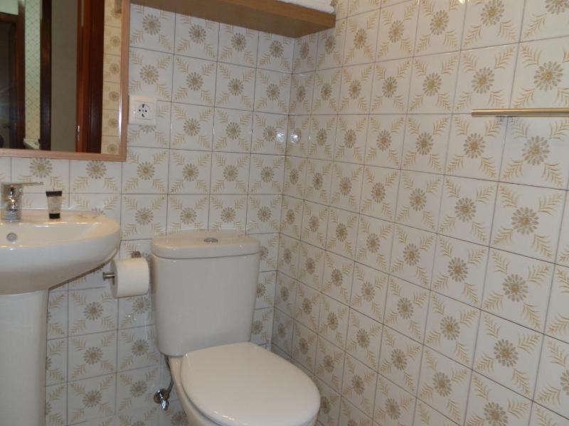 One-Bedroom Apartment image 2