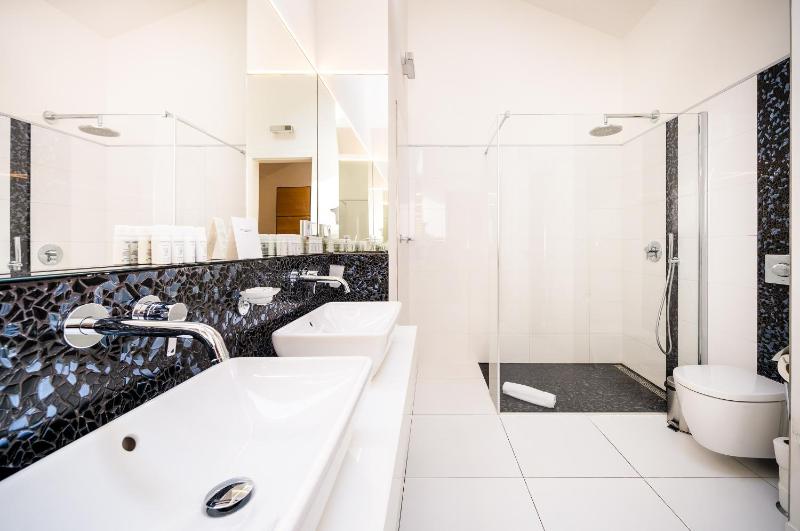 5BR+3.5BT Wilson Central apt. - image 9