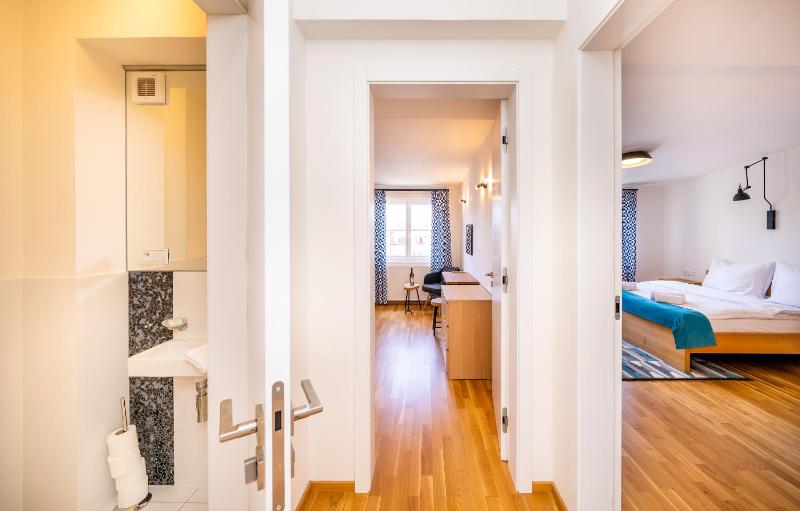 5BR+3.5BT Wilson Central apt. - image 14