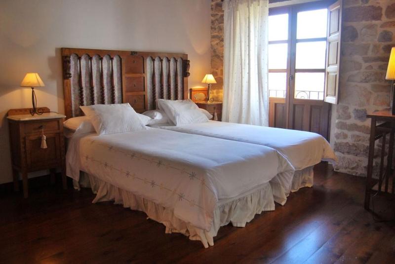 Deluxe Double or Twin Room image 2