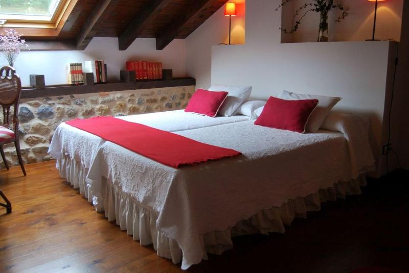 Deluxe Double or Twin Room image 3