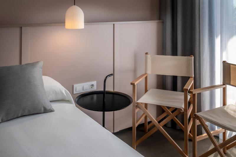 Double or Twin Room with Sea View image 2