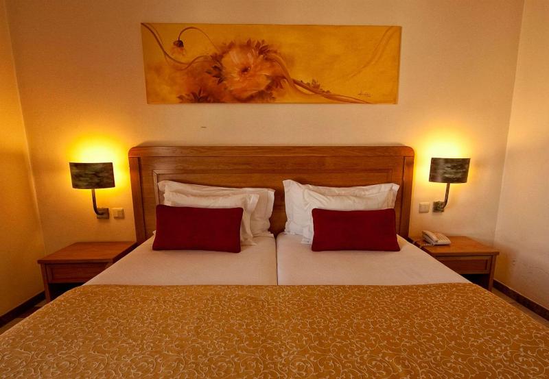 Twin Room image 1