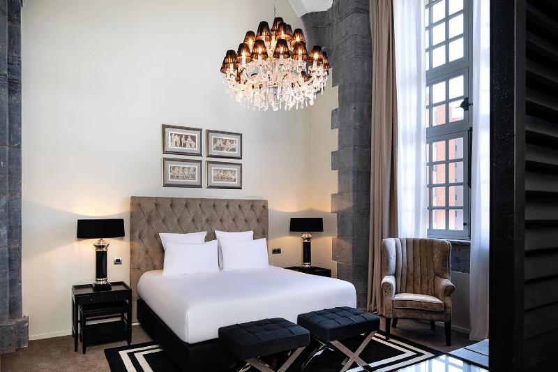Presidential Suite image 3