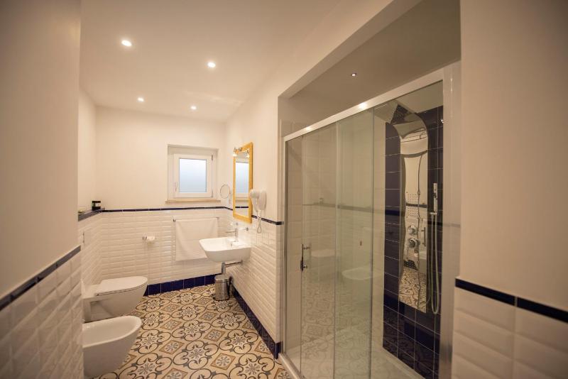 Deluxe Triple Room image 1
