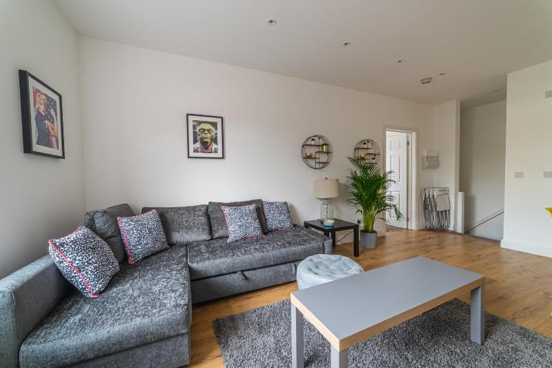 One-Bedroom Apartment image 2