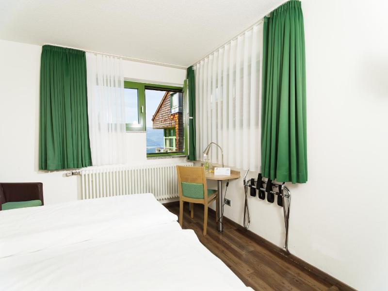 Small Double Room image 3