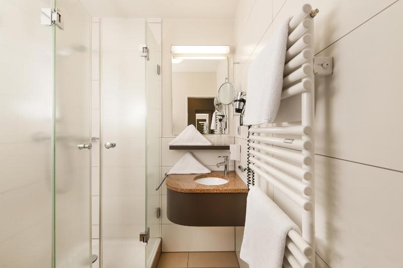 Small Double Room image 2