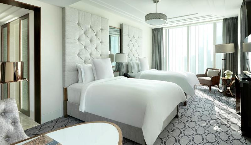 Premier Room with two twin beds image 1