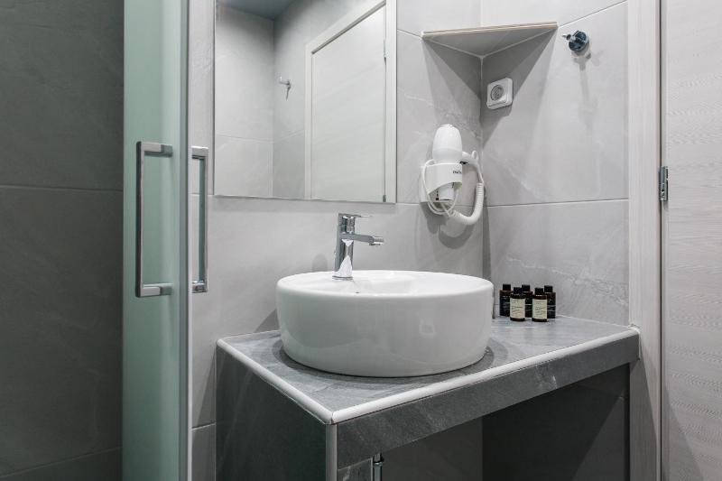 Urban & Cozy 1BD Apartment in Ampelokipoi Area by UPSTREET - image 15