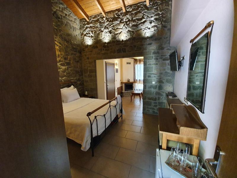 Junior Suite with City View image 3