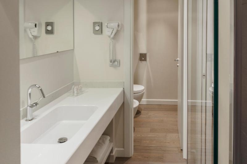 Superior Double Room image 3