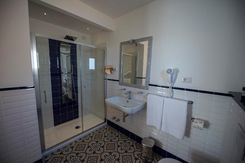 Sui Generis Tropea Luxury Rooms - image 6