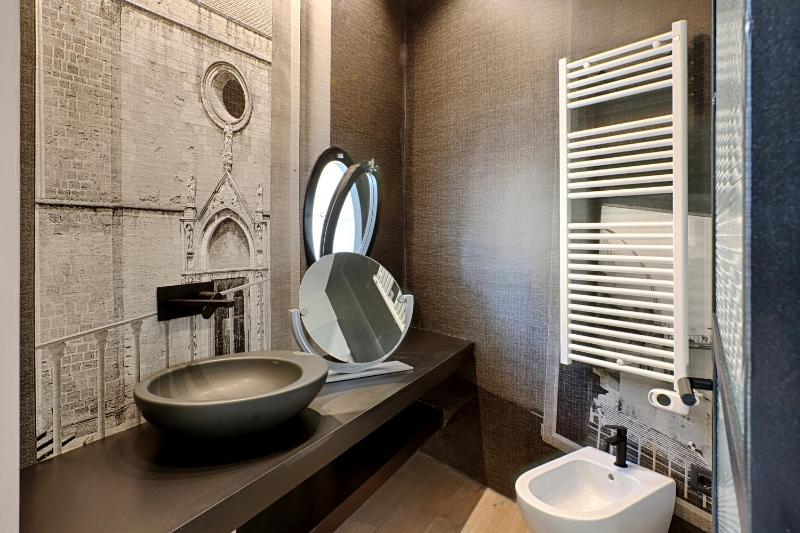 Deluxe Double or Twin Room image 4