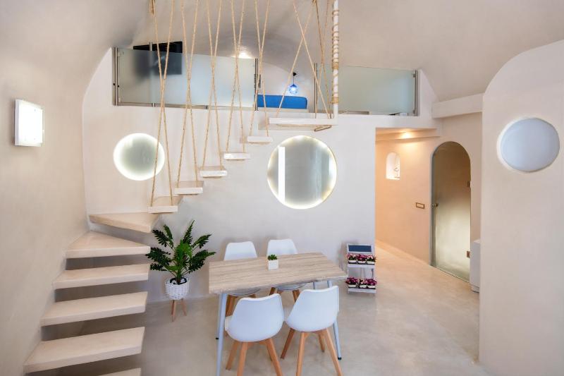 Two-Bedroom House image 4