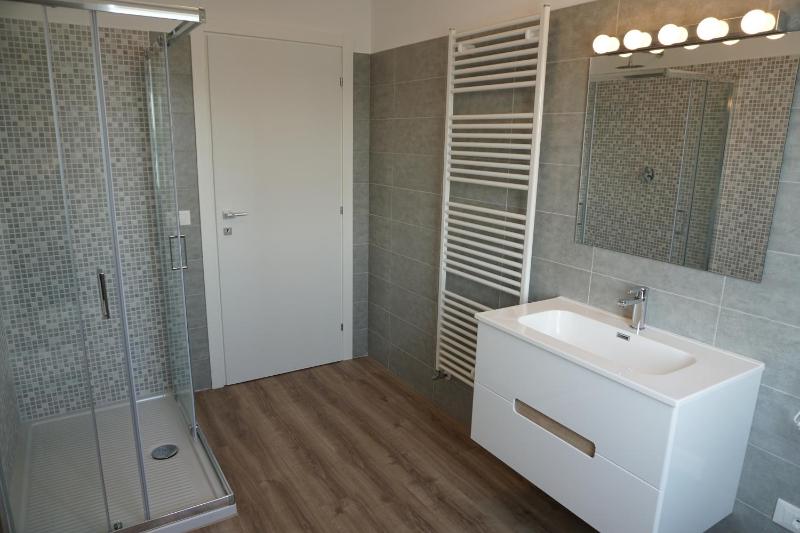 Holiday House - image 5