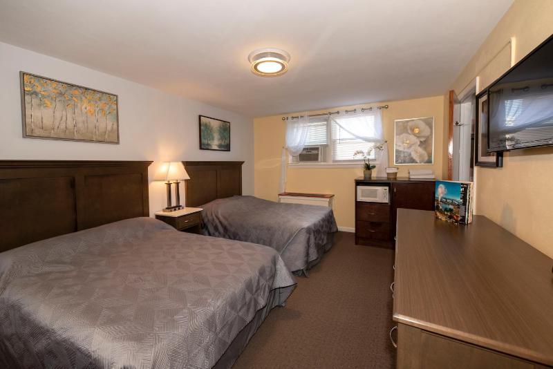 Double Room with Two Double Beds image 3