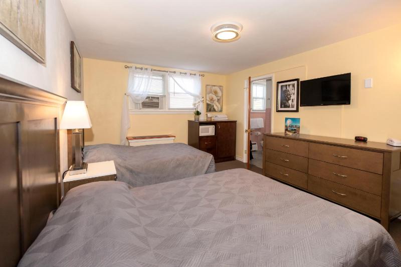 Double Room with Two Double Beds image 4