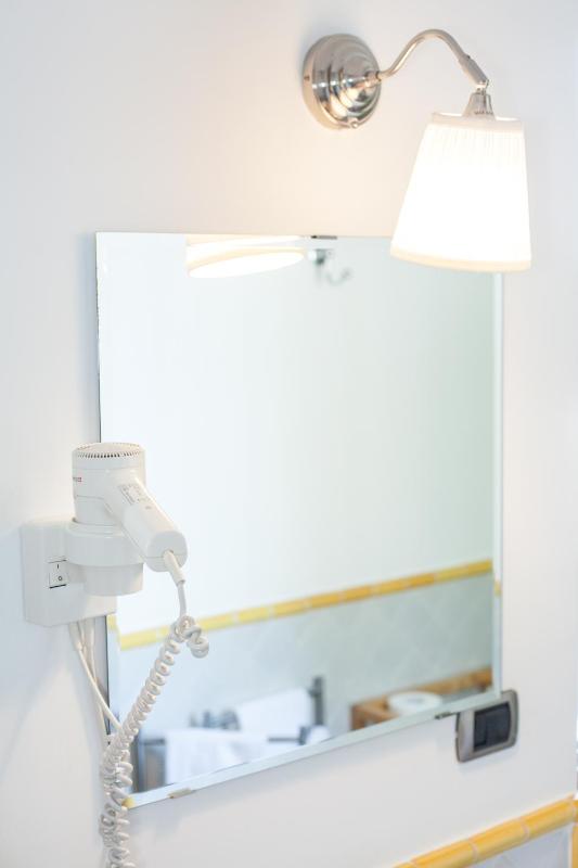 Economy Double Room image 3