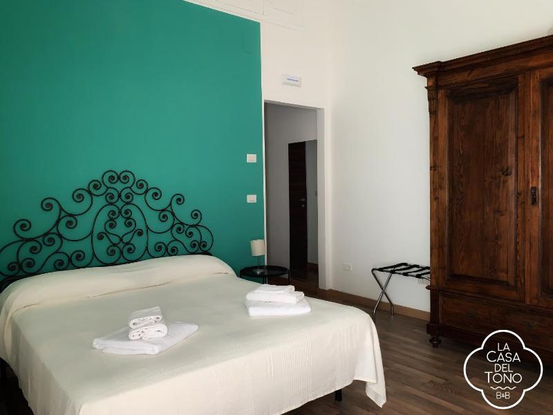 Deluxe Double Room with Extra Bed image 3