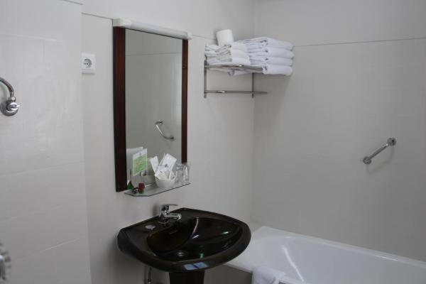 Standard Quadruple Room image 3