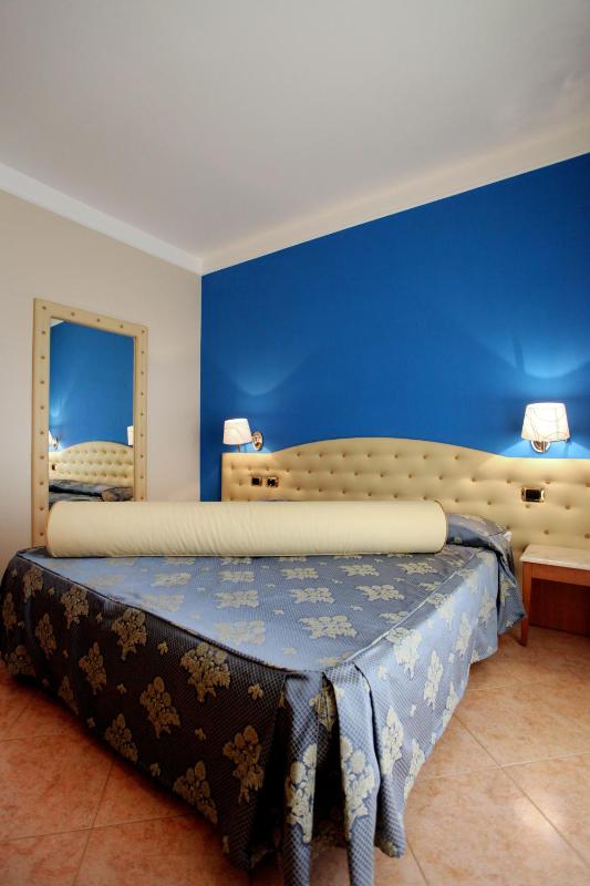 Double Room image 2