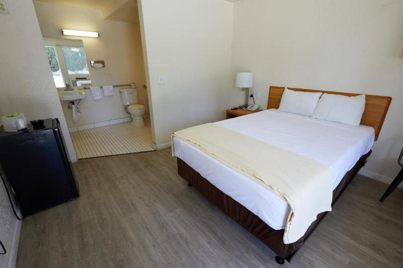 Queen Room image 1