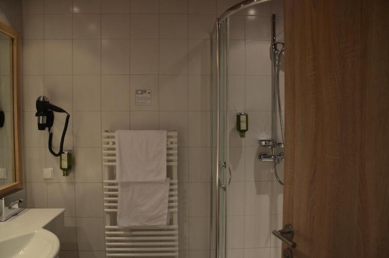 Single Room image 3