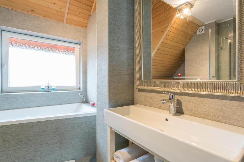 Two-Bedroom Apartment with Mountain View image 2