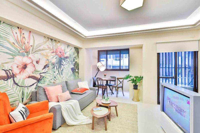 Spacious family Full-floor Apt - image 10