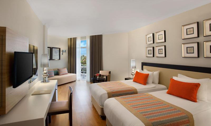Double or Twin Room with Garden View image 3
