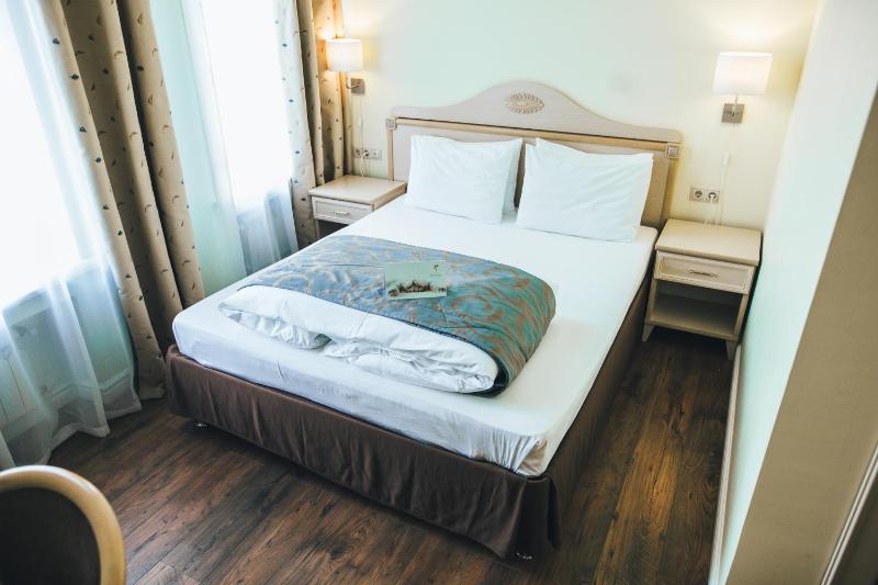 Standard Double Room image 3