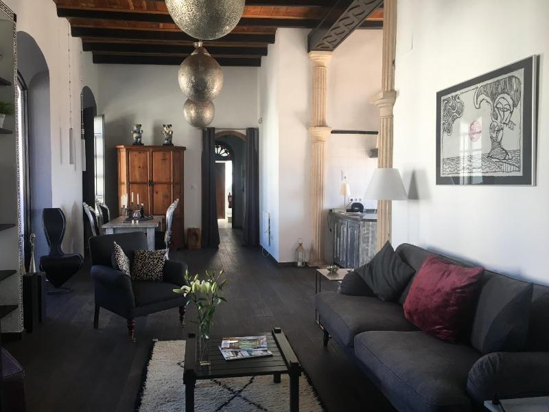 Darcilla Guest House - image 25