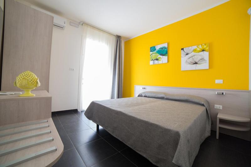 Standard Double Room image 4