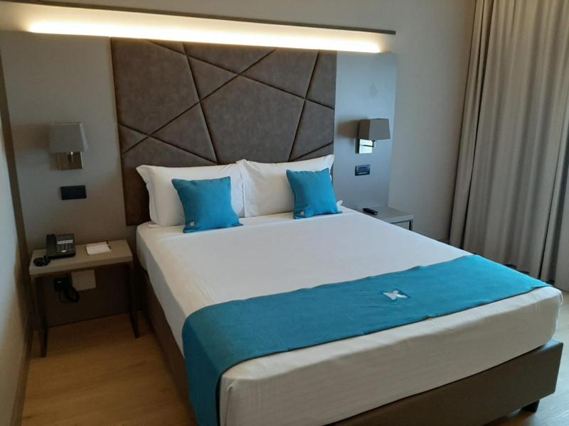 Classic Double Room image 3