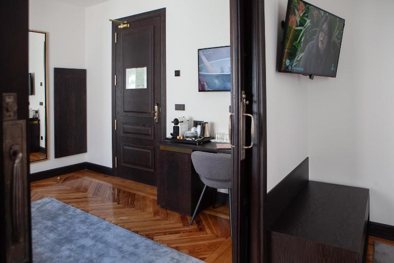 Deluxe Junior Suite image 4