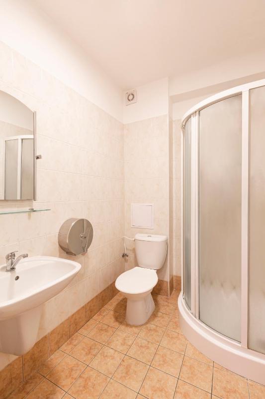 Twin Room image 2