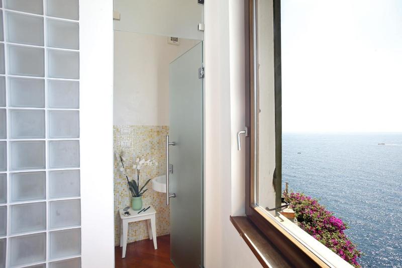 Double Room with Sea View image 2