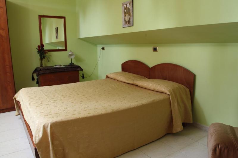 Double or Twin Room with Private Bathroom image 1