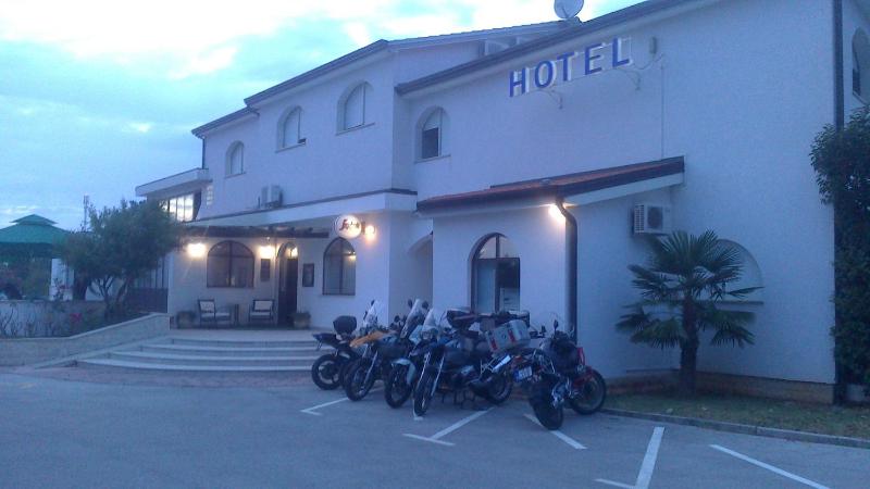 Hotel Holiday - image 7