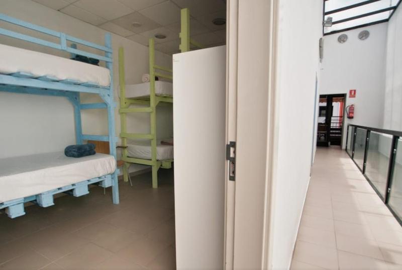 Bed in 8-Bed Mixed Dormitory Room image 2