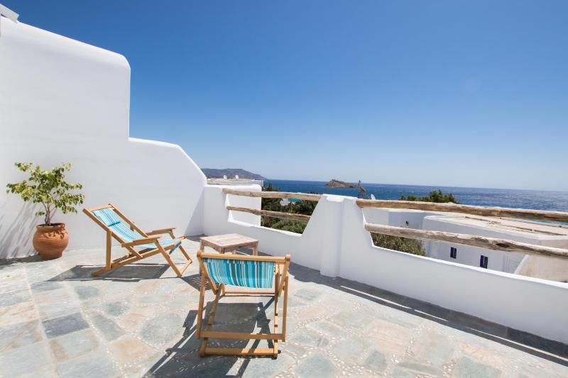Deluxe Double Room with Balcony and Sea View image 4