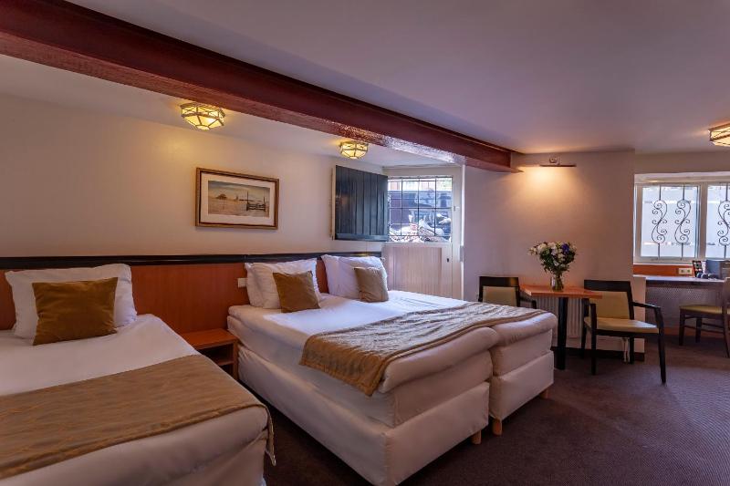 Avenue Hotel - image 2