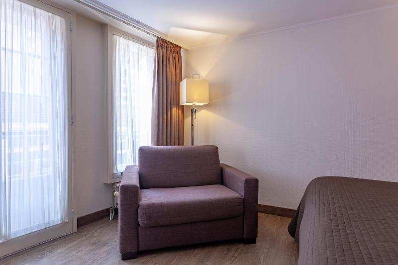 Avenue Hotel - image 11